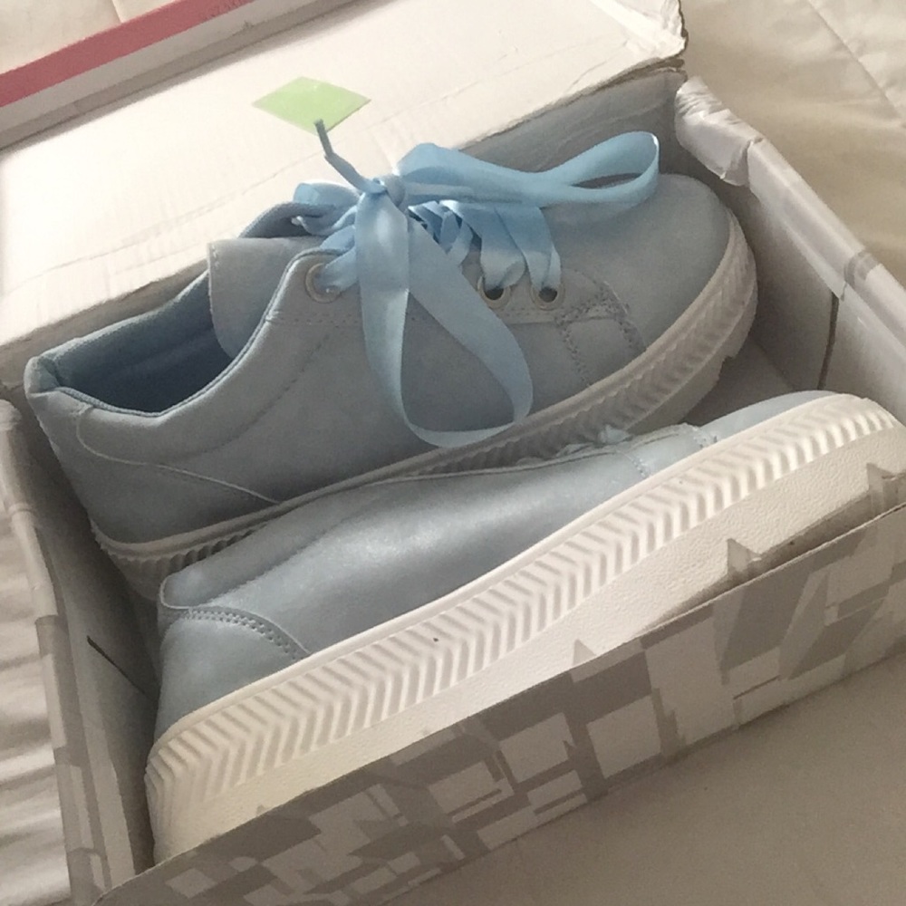 BLUE RIBBON SHOES SIZE 5